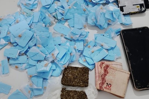 Polícia prende suspeito e apreende drogas