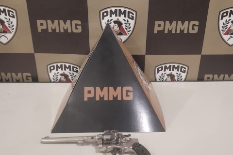 Polícia apreende menor e arma de fogo após tentativa  de fuga