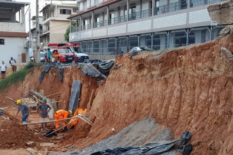 Trabalhador fica parcialmente soterrado em Cataguases