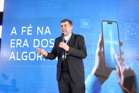 Dom Edson Oriolo lança  o livro “A Fé na Era dos Algoritmos”