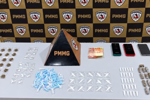 Jovem é preso com 132 porções de drogas em Muriaé