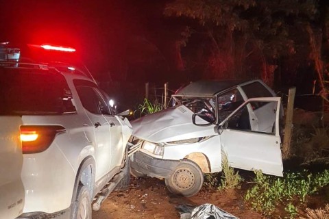 Três pessoas da mesma família morrem em colisão entre carros