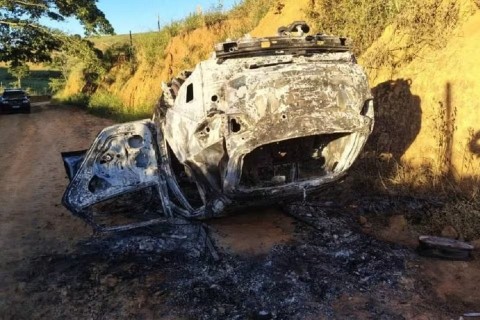 Mulher é condenada a 15 anos por armar emboscada e matar homem carbonizado