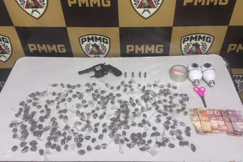 PM apreende mais de 270 porções de maconha e arma em Orizânia