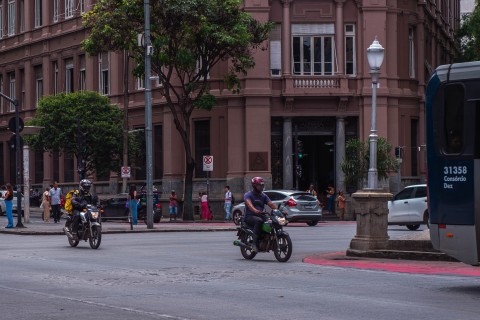 Detran alerta motociclistas para cuidados essenciais no trânsito