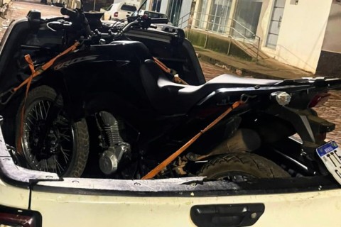 Motocicleta roubada é recupeada e autor preso pela PM