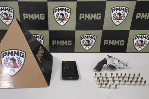PM prende suspeito armado em Muriaé