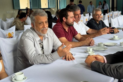 Prefeito Marcos Guarino participa de encontro promovido pela Diocese de Leopoldina