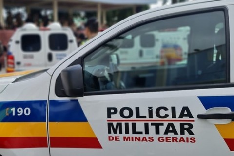 Polícia prende mulher que deu mais de 40 cintadas na filha, de 8 anos, e gravou a agressão